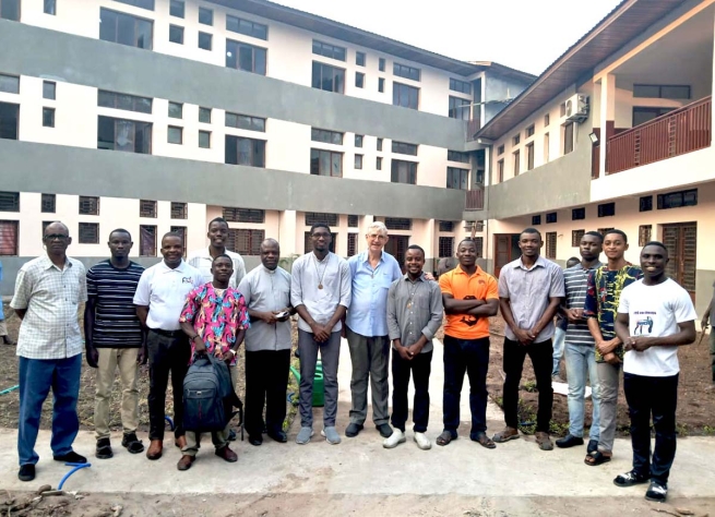 DR Congo – Fr Joan Lluís Playà visits the Salesian postnovitiate in Kinshasa