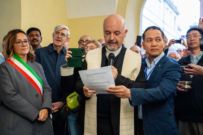 Itália – Terceiro dia da Assembleia Geral Extraordinária Mundial dos Ex-Alunos de Dom Bosco: inauguração do monumento a Carlo (Carlos) Gastini