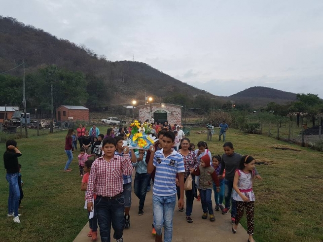 Paraguay – Processione in onore di Don Bosco