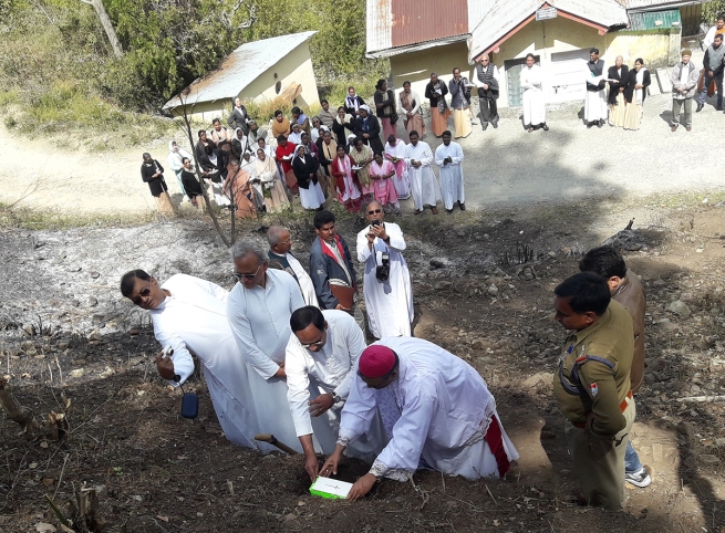 India – Posa della prima pietra del nuovo centro pastorale salesiano