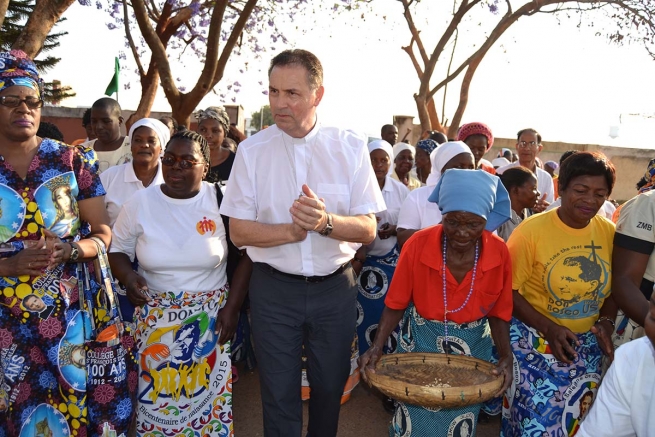 Zambia - El Rector Mayor anima a la Familia Salesiana