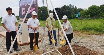 Filipinas - Colocando la primera piedra del “Don Bosco Pangasinan"