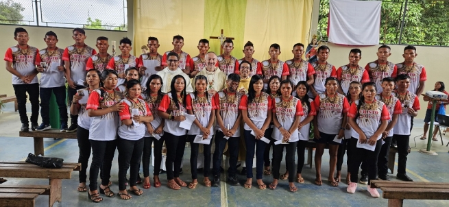 Brésil - Première Communion d’un groupe de jeunes Yanomamis