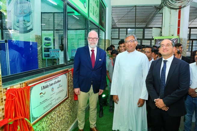 India – Inauguración del Centro de Excelencia para la Movilidad Eléctrica en el Instituto de Formación Industrial "Don Bosco" de Kurla