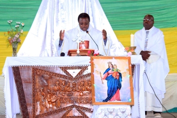 R.D. Congo - Solemnidad de María Auxiliadora en Don Bosco Ngangi