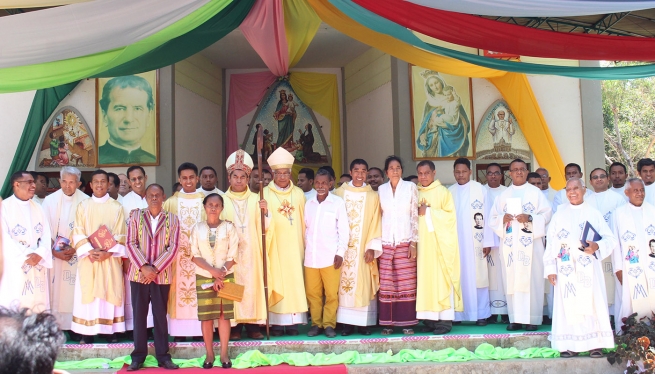 Timor Este - Ordenación sacerdotal de César y Jolino